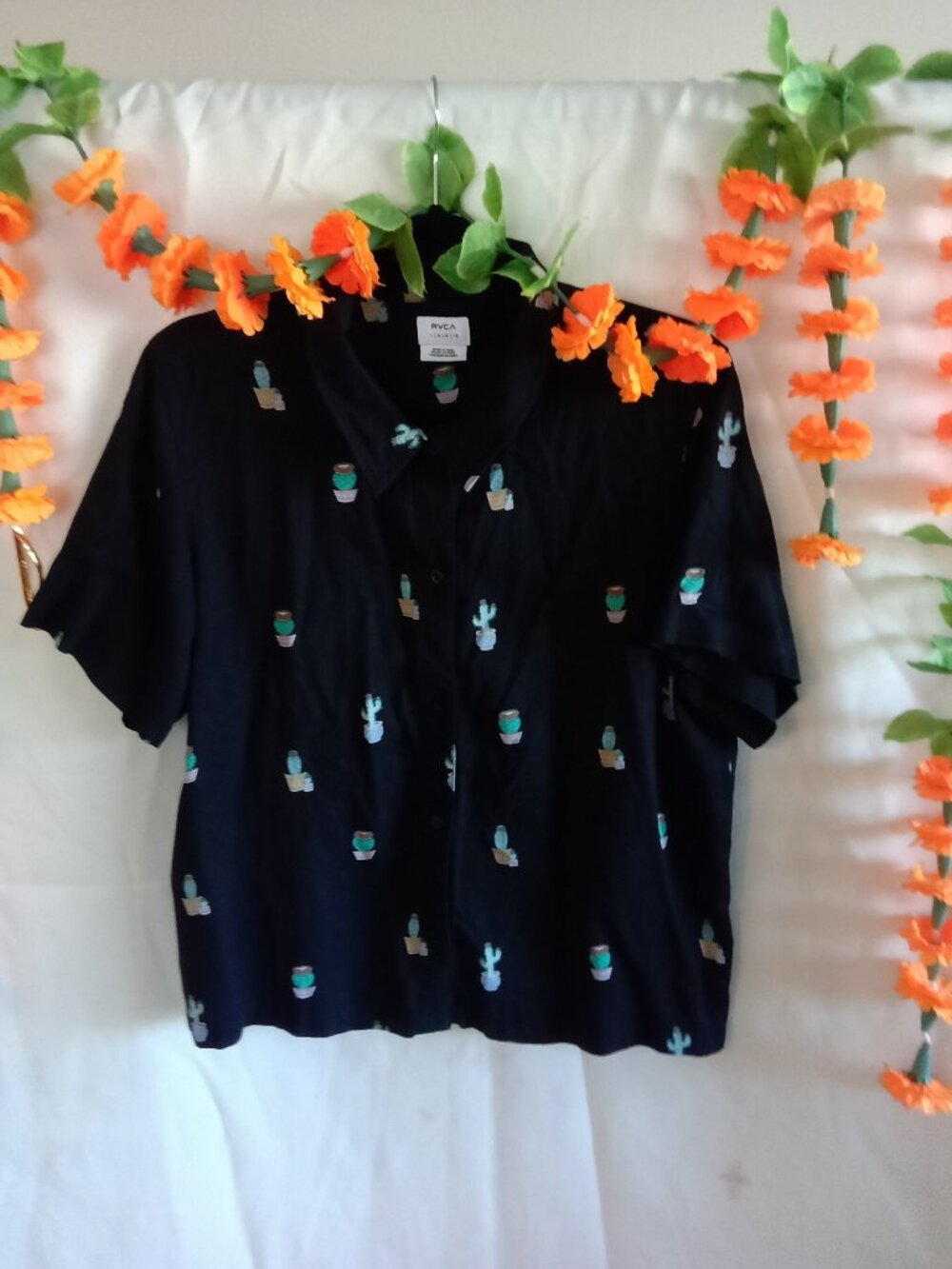 RVCA Cropped Women's Houseplant Cactus Buttondown Shirt - Large